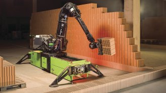 Zdicí robot od Wienerbergeru zvládne za hodinu postavit až 10 čtverečních metrů zdiva.