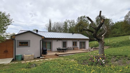 Oblíbené domy typu bungalov jsou nejčastěji postiženy plísněmi na krovech a spodní straně difuzní fólie.