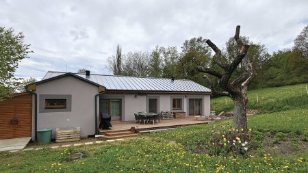 Oblíbené domy typu bungalov jsou nejčastěji postiženy plísněmi na krovech a spodní straně difuzní fólie.