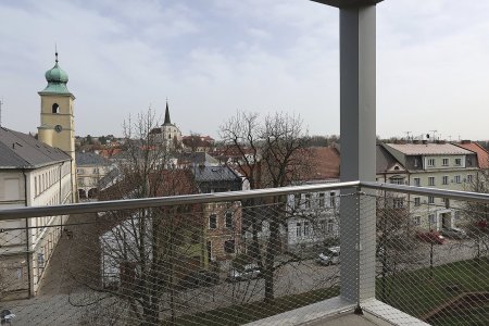 Lávka nabízí nádherné výhledy do okolí nejen na řeku Loučnou, ale také na historické jádro Litomyšle.