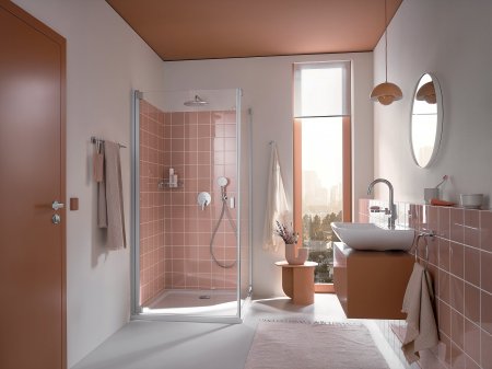 Systém GROHE Rapido SmartBox je v první řadě obrovsky flexibilní. Díky trojici výstupů a kompatibilitě s více než 170 nástěnnými panely GROHE. Na snímku páková baterie EUROSMART.