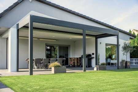 ARTOSI si můžete vyladit tvarem, barvou a prostřednictvím doplňků k dokonalosti. Nejoblíbenější je antracitová RAL 7016 struktura, kterou ozvláštní lamely ve světlejších odstínech.