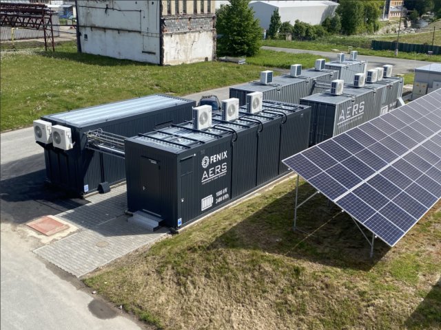Exteriér bateriového úložiště pro služby výkonové rovnováhy (SVR)