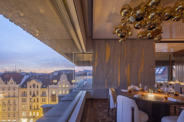 Pětihvězdičkový Hotel Fairmont Golden Prague zve i na výjimečné gastronomické zážitky. Najdete tu šest restaurací a barů v čele s ikonickou Zlatou Prahou.
Autor: Fairmont Golden Prague