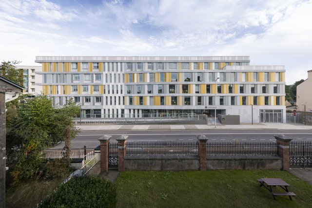  Budovu navrhlo renomované dublinské studio DTA Architects. Zdroj: Archiv Swisspearl
