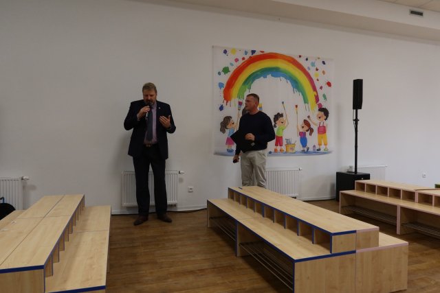 Slavnostní proslov starosty města Jaroměř Bc. Jana Borůvky při otevření nového pavilonu MŠ Zavadilka. Foto: Mgr. Helena Hejhálková