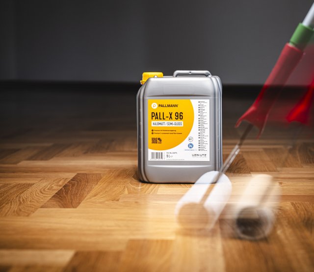 Pallmann Pall-X 96, lak který dřevěným podlahám poskytuje vynikající ochranu a dlouhou životnost. Zdroj: UZIN UTZ