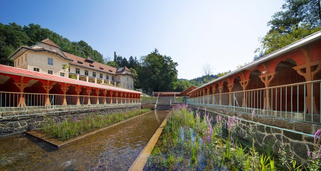 Původní plovárna s převlékacími kabinkami. Zdroj: Lázně Luhačovice a.s.