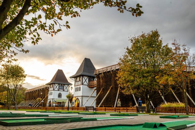 Solankové věže v Ciechocinku patří k největším v Evropě – odpařují solanku (slaný minerální roztok) a vytvářejí léčivé mikroklima. Zdroj: Curioso.Photography, Shutterstock