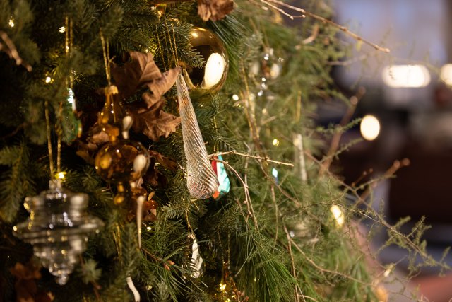 Každý prvek je ručně vytvořený přímo pro tento prostor.