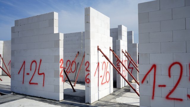 Stavba z cihlových stěn