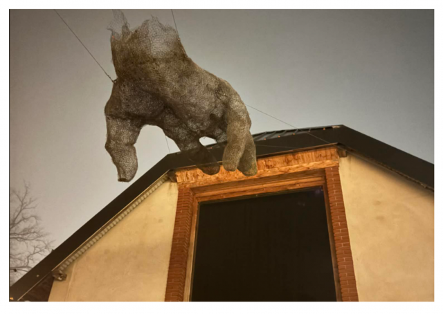 Bývalý statek zaujme nejen zajímavým interiérem, ale i nevšedními instalacemi v okolí.