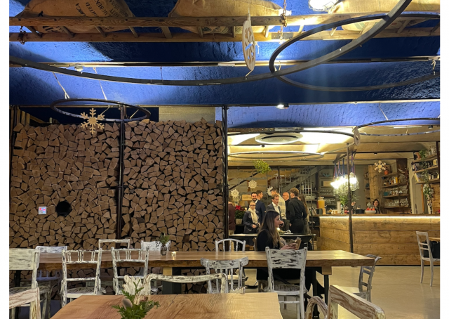 INTRO TALKS se konaly v bývalém Maršálově statku ve Voděrádkách u Prahy, který jeho majitelé oživují s citem k původnímu stavu a krajině, kde se nachází.