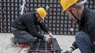 Všechny díly příslušenství jako klipy a rohové sloupky jsou konstruovány tak, aby bylo možné jejich mnohostranné nasazení. Tim se snižuje potřeba materiálu na stavbě.