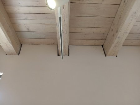 Výzvou bylo vyřešení návaznosti dřevěných prvků s vnitřním zateplením Multipor.