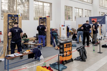 Soutěž Učeň Instalatér 2025 – mladí talenti ze škol napříč republikou měří síly v montáži, zapojení i prezentaci moderních řešení GROHE.