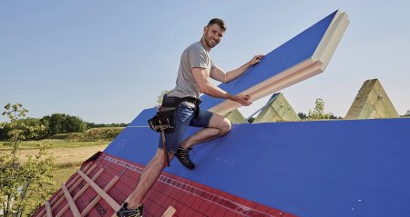 Klíčová je nejen tloušťka izolace, ale i její souvislé provedení bez tepelných mostů, které by umožnily prostup tepla dovnitř. Ideální z tohoto pohledu jsou nadkrokevní varianty.