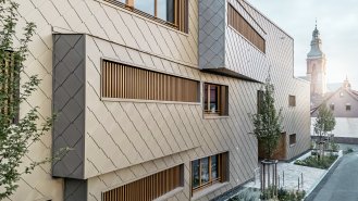 Krytina podtrhuje estetiku projektu.