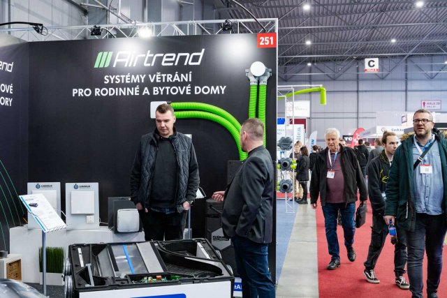 Na veletrhu se setkávají odborníci a profesionálové napříč odvětvími i zájemci z řad široké veřejnosti.