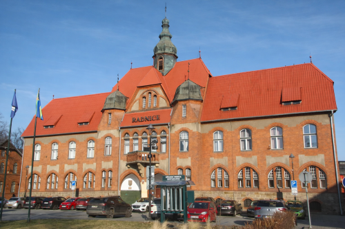 Radnice v Ostravě-Vítkovicích se může pochlubit novými replikami secesních lustrů i obnovenými historickými prvky interiéru.