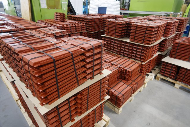 Střešní krytina připravená k expedici.