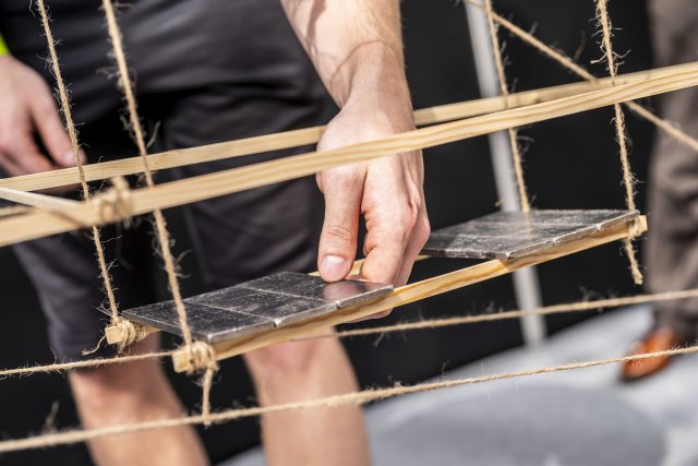 Účastníci mají za úkol navrhnout a postavit podle zadání model konstrukce a ten při finále podrobit zatěžovací zkoušce.