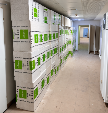 Pro zdivo knihovny zatížené vlhkostí a solemi zvolil projektant minerální izolační desky Multipor ExSal Therm.