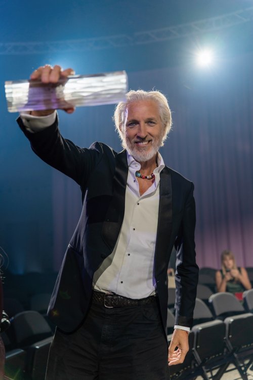 Marcel Wanders, nizozemský designér a spoluzakladatel značky Moooi, převzal Cenu za mimořádný přínos světovému designu. Foto: Martin Faltejsek