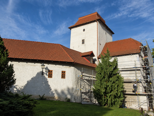 Slezskoostravský hrad má za sebou staletí přestaveb i chátrání. Dnes znovu patří k výrazným památkám města. .
