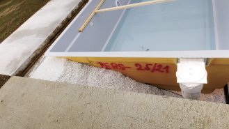 ThermoWhite dodá venkovnímu bazénu i novou a zatím stále výjimečnou přidanou hodnotu, a sice vydatnou tepelnou izolaci.