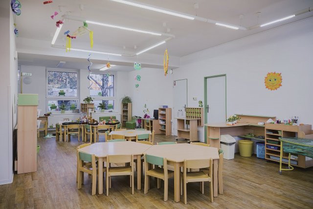 Školka má nyní také dvě nové třídy, které dětem nabízejí světlé, prostorné a útulné prostředí pro hraní i učení.
