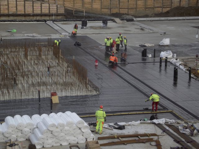 Průběh stavby Černé kostky zachycený očima redaktora Zdeňka Svobody. Fotografie: Mgr. Zdeněk Svoboda