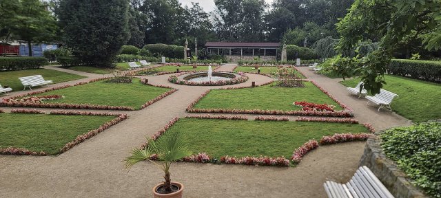 Rozlehlá zahrada dnes slouží pro návštěvníky.