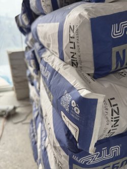 Samonivelační hmota UZIN NC 550 FusionTec vytvoří rovný, kompaktní a soudržný podklad.
